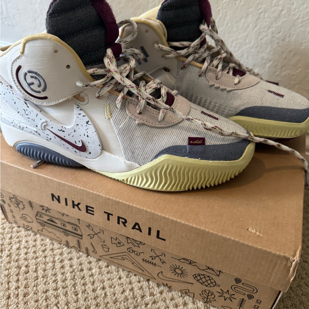 Nike Cream and Gray Sneakers Modern Design